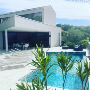 5*Modern Seaview villa with private pool
